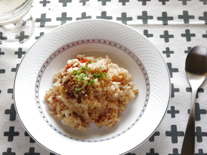 丸ごとトマトがおいしい!トッピングでアレンジ色々。和風炊き込みピラフ