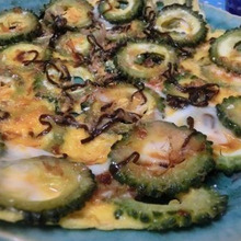 ずぼら式☆ ワタ付き羽付き♪ ゴーヤのかつこんピカタ