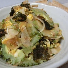 肉の代わりにかつお節&味付け海苔♪ ゴーヤのかつのりマヨチャンプルー