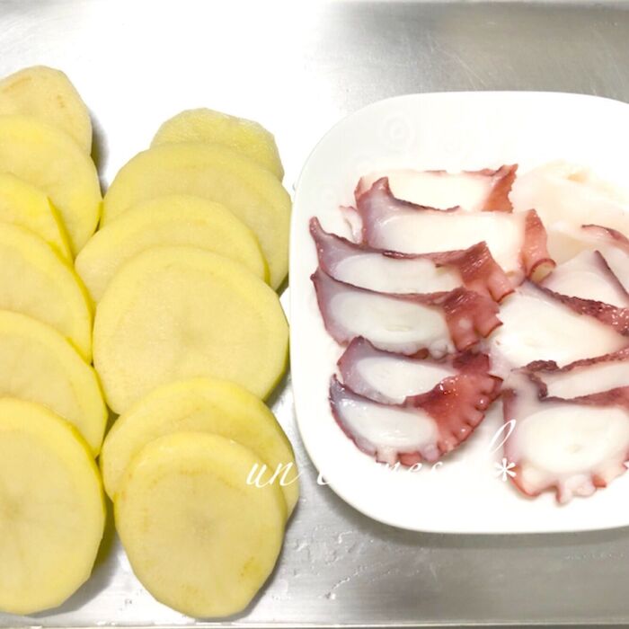 ①じゃがいもは、つまようじで刺して柔らかさを確認!