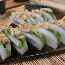 隠し味にマヨとすりごまでまろやか仕上げ☆ かまぼこの梅しそサンド