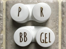 たまりがちなコンタクトレンズケースがプチ収納に変身!