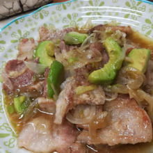 汁だくで二度美味しい♪ アボカド入り豚の生姜焼き