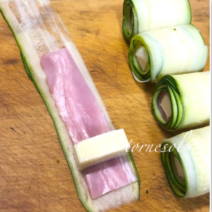 ②ベーコンを巻いてから、ズッキーニを巻いて!