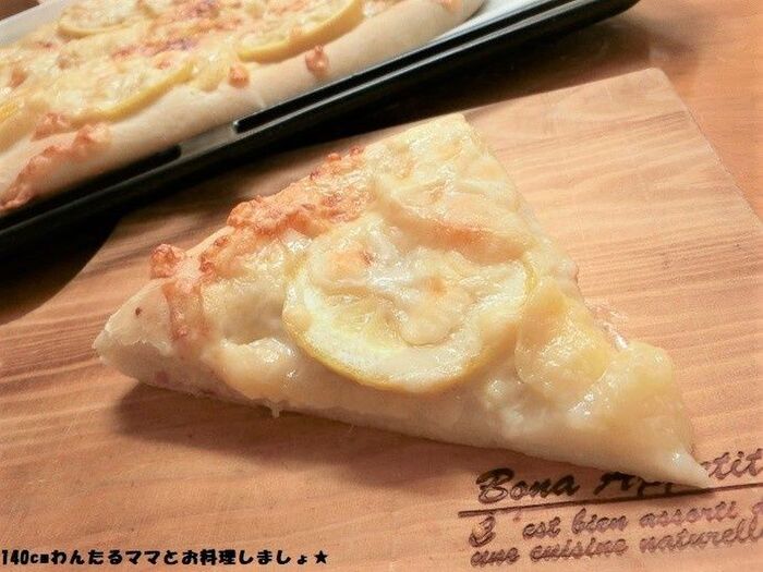 ポリ袋で簡単★桃のはちみつレモンピザ