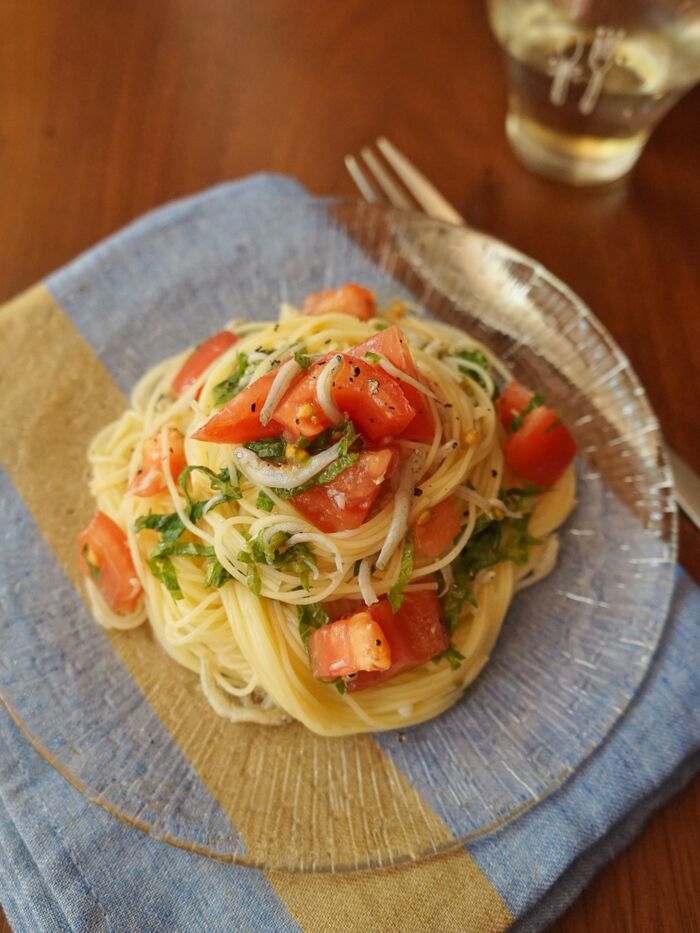 大葉が爽やか!トマトとシラスの冷製パスタ