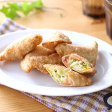 スモークサーモンと卵のサモサ♪ブロッコリー嫌いも食べられる!