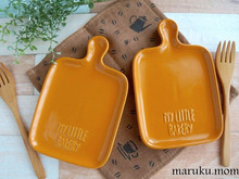 100均ダイソーのカッティングボード形の食器が使いやすい。