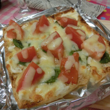 トマトソース不使用☆ チーズ2種で油揚げ白マルゲリータ