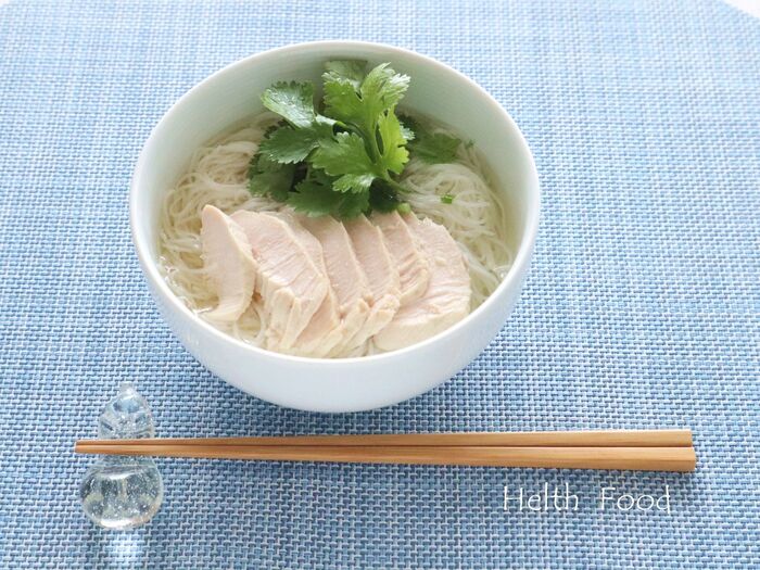 茹で鶏と鶏だしでフォー