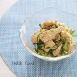 昆布水で作った茹で鶏ときゅうりのサラダ