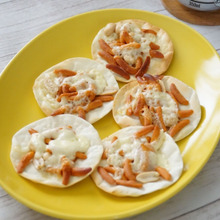 乗せて焼くだけ!柿ピーピザ