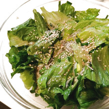 時短で一品!つまみにもおかずにもなる簡単レタスサラダ☆