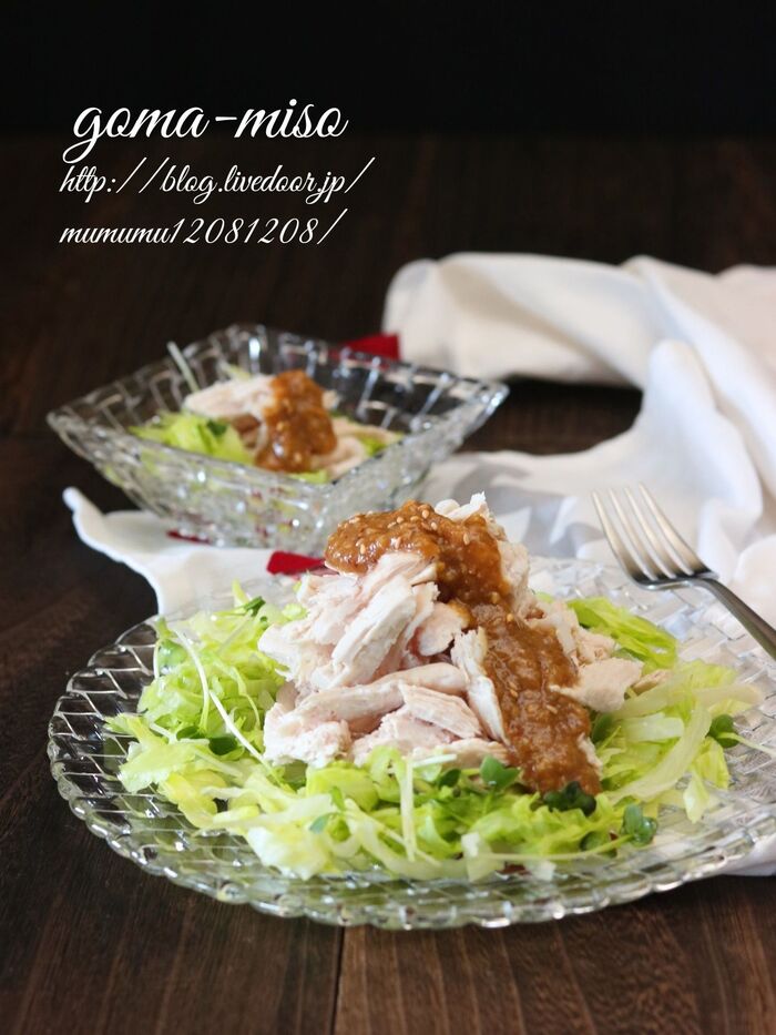 鶏むね肉のごま味噌だれ。
