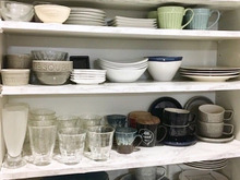 【DAISO】大量の食器をスッキリ食器棚収納♪