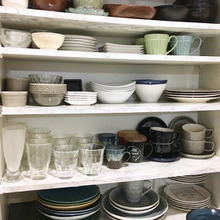 【DAISO】大量の食器をスッキリ食器棚収納♪