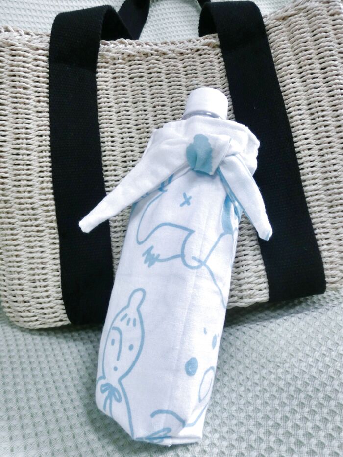 夏のしずくを吸い取ります☆ てぬぐいでペットボトルホルダー