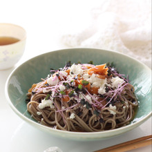 のせるだけで脱マンネリ♪梅カッテージチーズ蕎麦