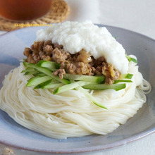 暑いときでもしっかりスタミナ!肉みそとろろそうめん