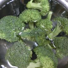 細かい汚れを取ります☆ ブロッコリーの洗い方