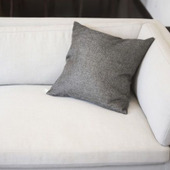 コツは汚れを溜めないこと!ソファの掃除とお手入れ方法