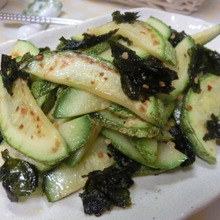 やみつき副菜♪ ズッキーニのガーリック海苔塩炒め