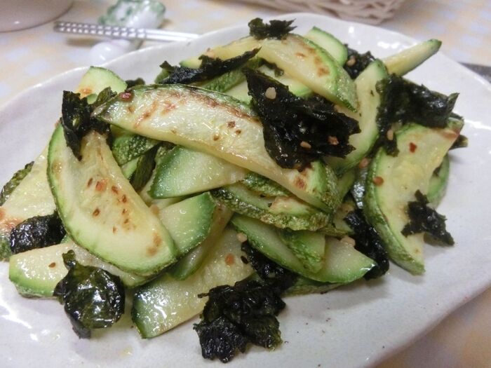 やみつき副菜♪ ズッキーニのガーリック海苔塩炒め