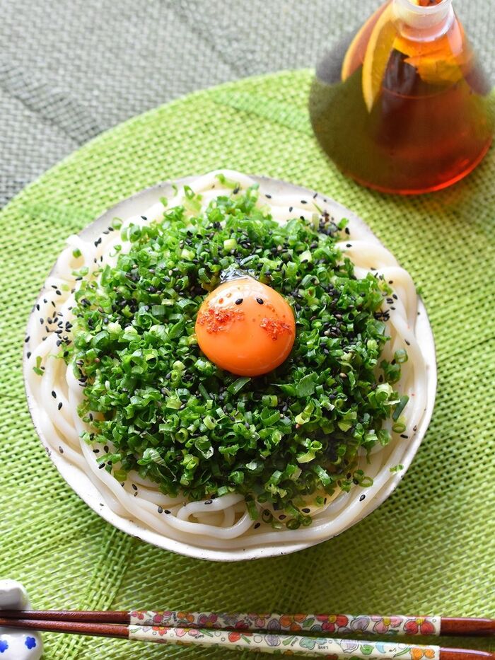 つゆに技あり♥ねぎだくたまごちゃん♥のっけうどん【#火を使わない #超簡単 #香ばし爽やかつゆ】3分