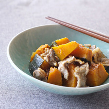 定番を美味しく。豚こま肉とかぼちゃの煮物