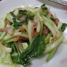 細切りにするだけで一石二鳥♪ 青梗菜とベーコン炒め
