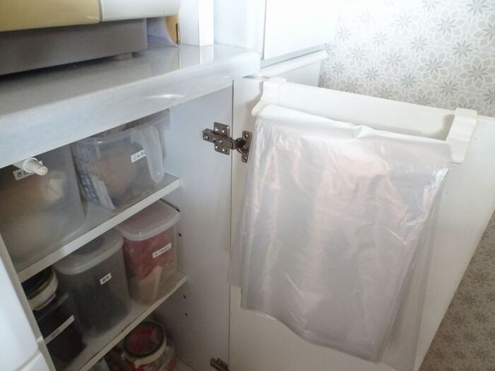 キッチンの美収納に。見落としがちな裏面やすき間を活用!