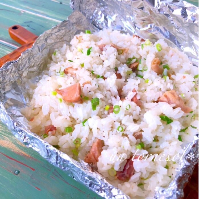 ❶【やきとり缶 塩味deガーリック炊き込みご飯】