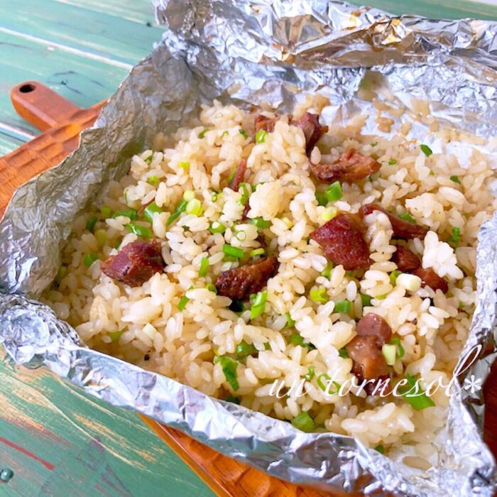 ❷【やきとり缶 塩味deガーリック炊き込みご飯】