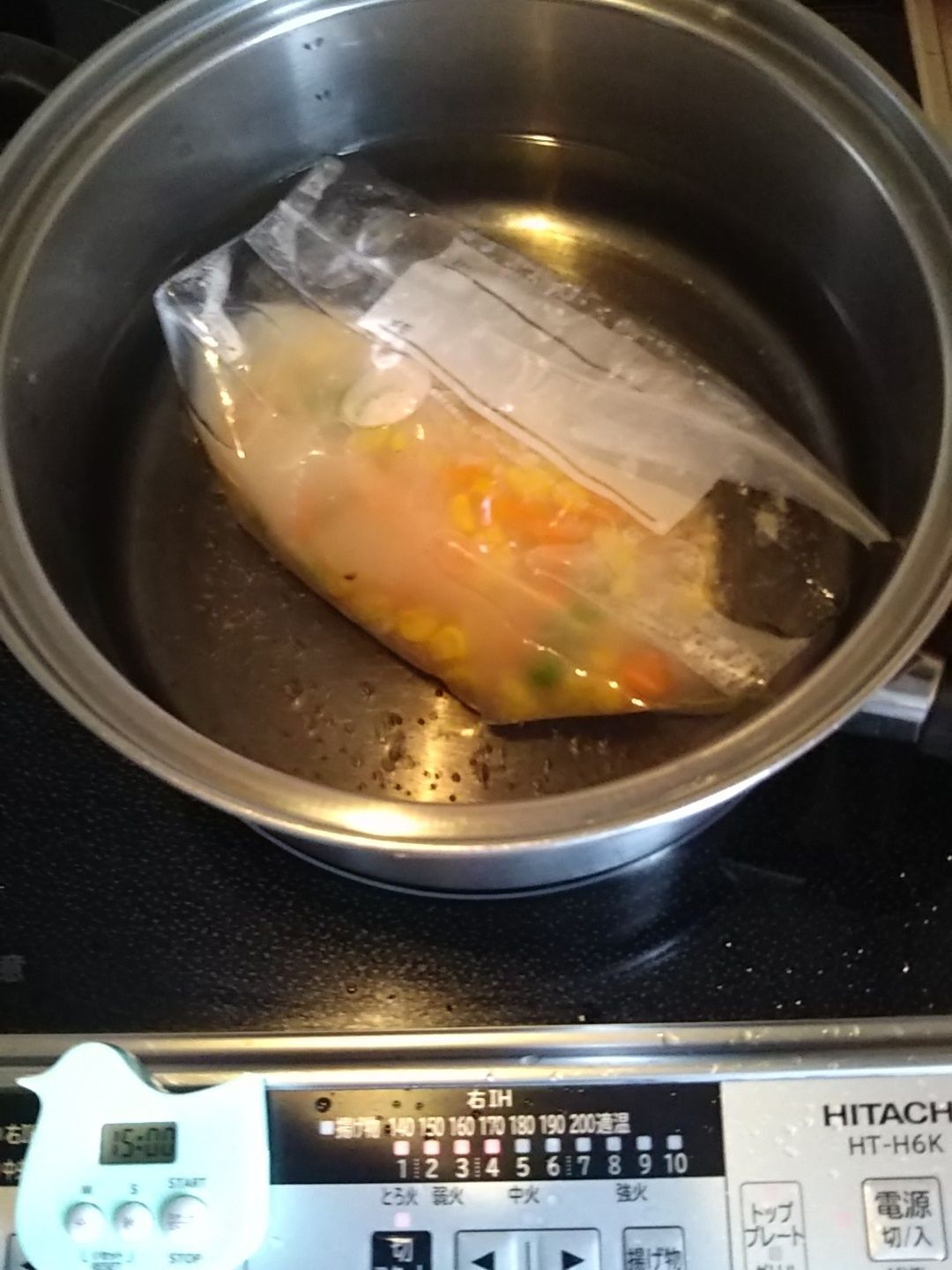 ➂沸騰したお湯の入っている鍋で蓋をして15分煮る