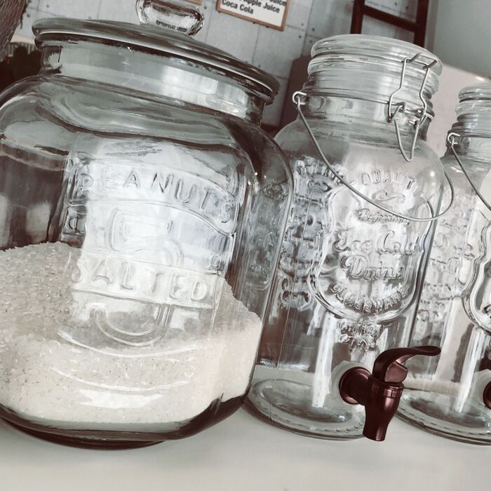 使いやすさ良し、見た目良し!お米の収納はガラスのクッキージャーに