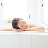 浴室の天井に生えてしまったカビを、徹底的に取り除く掃除方法!