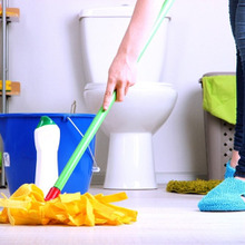 トイレの床には見えない汚れがたくさん?!気になる掃除方法とは。