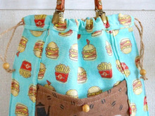 切らずに縫うだけ!100均手ぬぐいで『バーガーカフェ』のミニバッグ