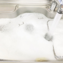 話題のオキシ漬け!キッチンシンクに水を溜める方法
