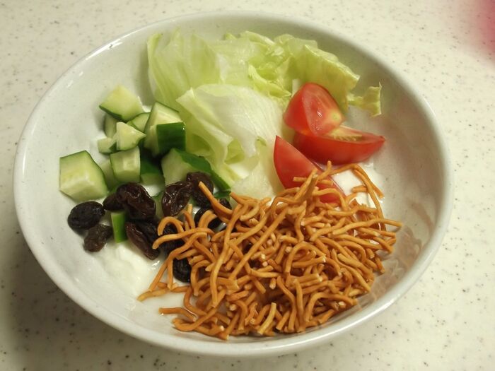 野菜とベビースターラーメンをトッピング