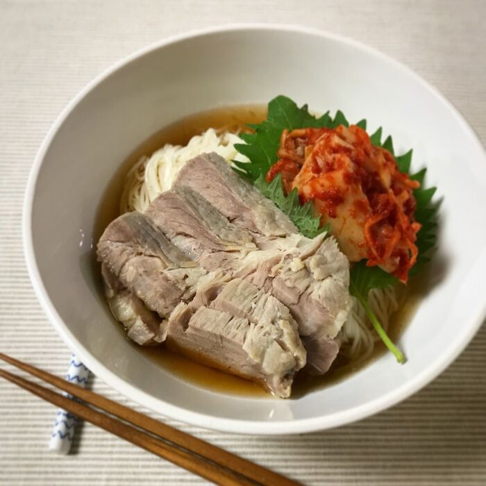 作りおきから〜ほったらかしで簡単♩塩豚×キムチのっけ素麺