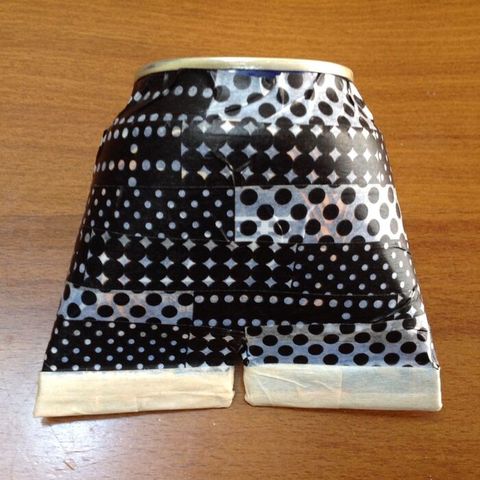 裾の折り返し部分を仕上げます