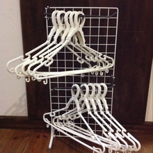 結束バンドで留めるだけ!ワイヤーネット&アイアンバーでハンガー収納diy♪