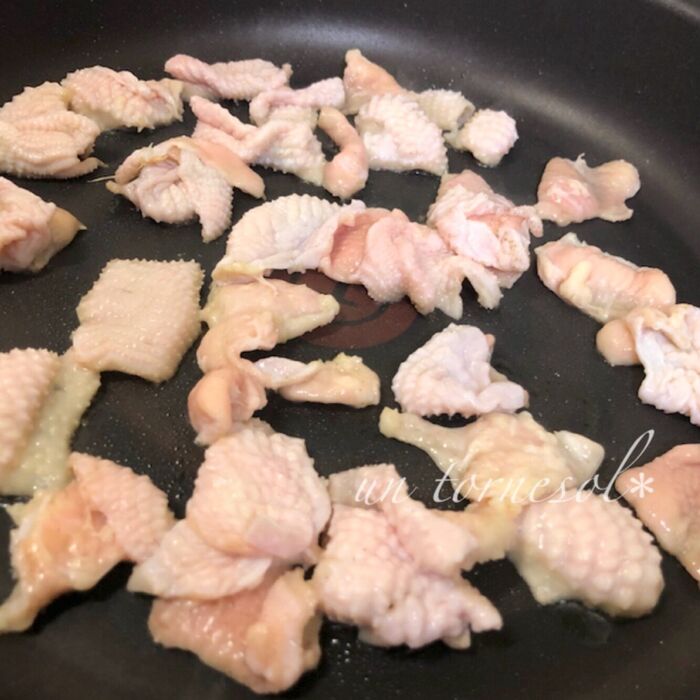 ➁鶏皮と長ネギを一緒に焼いてもOK!