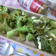 フライパンで焼くだけがスゴイ♪ ブロッコリーのスパイシーマヨ焼き