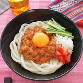 レンジだけで作れる!冷たいうどんレシピ「ツナとトマトの担々麺風うどん」