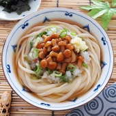 レンジだけで作れる!冷たいうどんレシピ「冷やしなめこうどん」