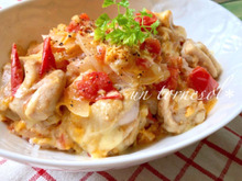 【夏休みのお昼ご飯にオススメ‼】老化防止効果に☆トマトと鶏の洋風チーズ親子丼