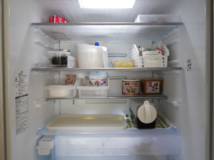 冷蔵庫の下段はトレイを置いて、あえて空けておく