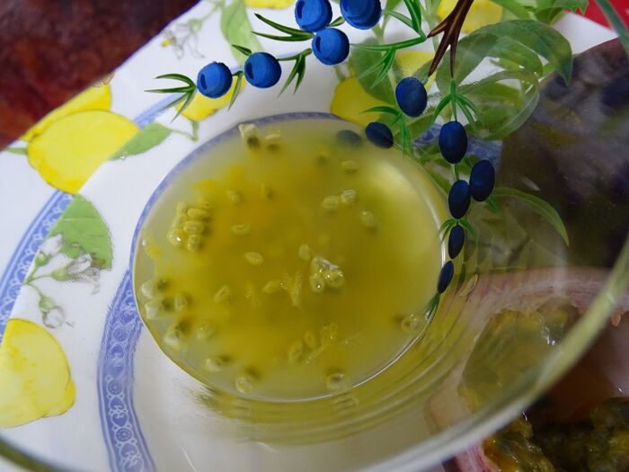 1/2 果肉をグラスに入れる!!